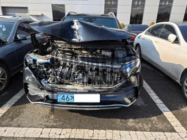 2023 Mercedes-Benz EQB300 4MATIC, photograph 1