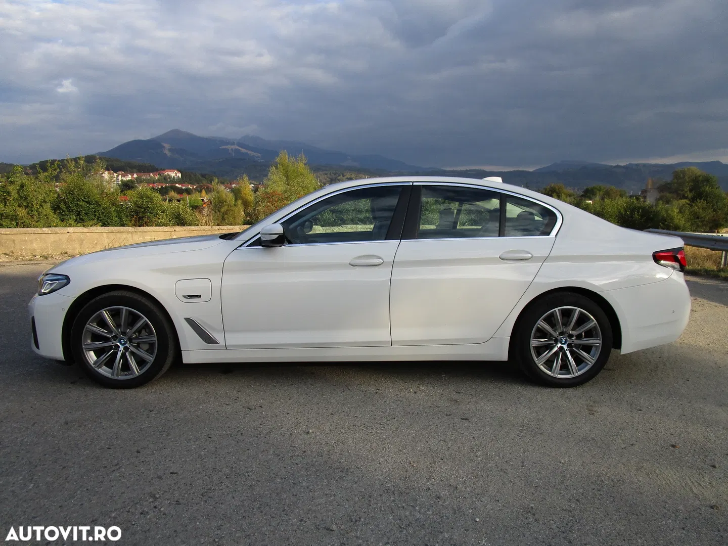 2022 BMW Seria 5 530e xDrive AT PHEV, photograph 11