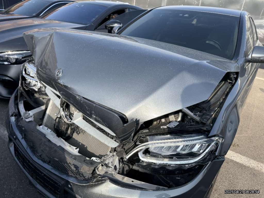 2020 Mercedes-Benz C200, photograph 2