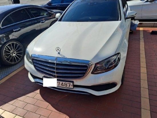 2019 Mercedes-Benz E300 4Matic, photograph 1
