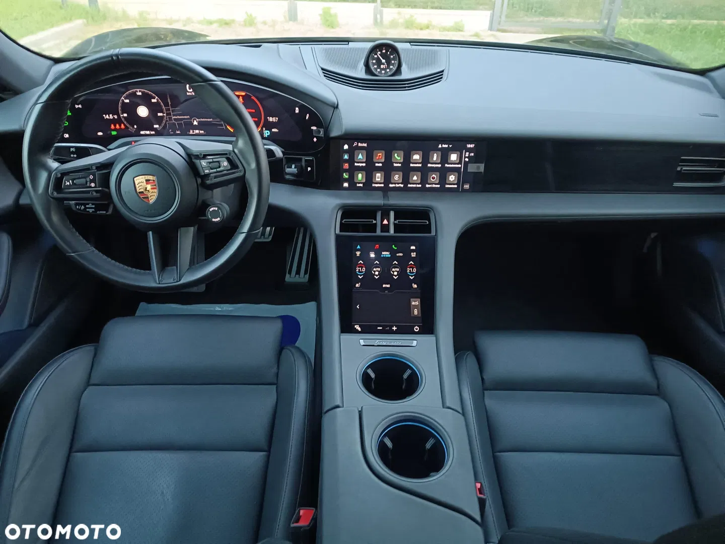 2023 Porsche Taycan, photograph 11
