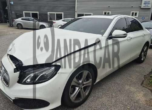 2017 Mercedes-Benz E200, photograph 3