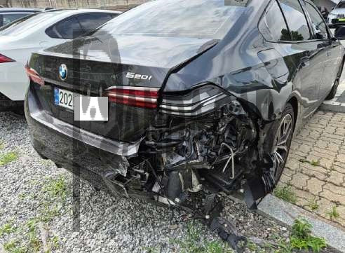 2025 BMW 520i, photograph 2