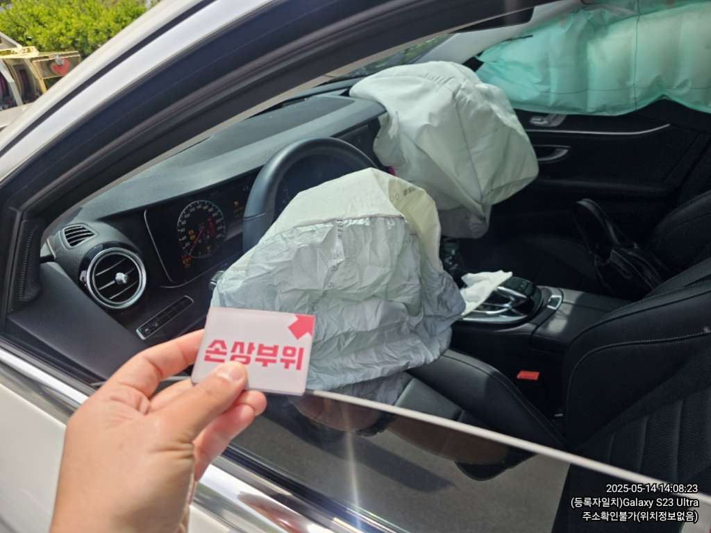 2019 Mercedes-Benz E300 4Matic, photograph 3