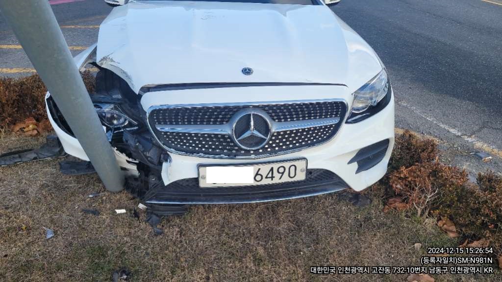 2019 Mercedes-Benz E220 d Coupe, photograph 1
