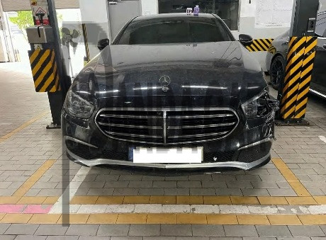 2021 Mercedes-Benz E300 e 4MATIC, photograph 1