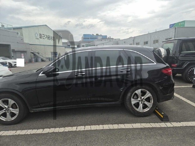 2018 Mercedes-Benz GLC220 d 4Matic, photograph 4