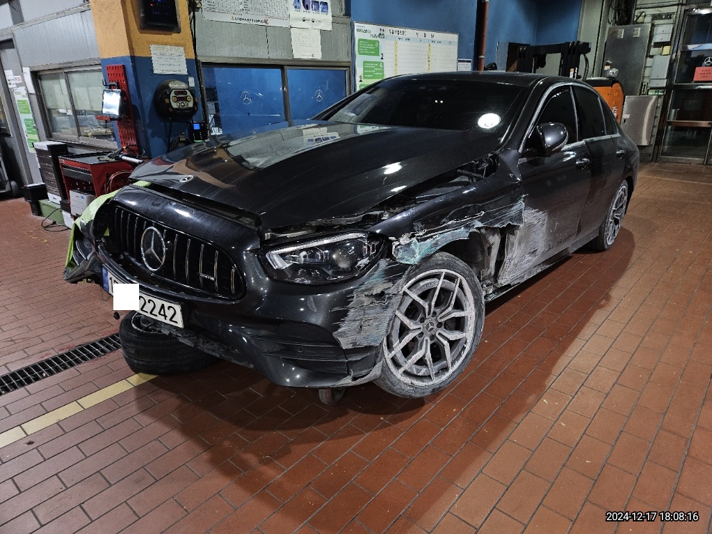 2023 Mercedes-Benz E220d 4MATIC, photograph 4