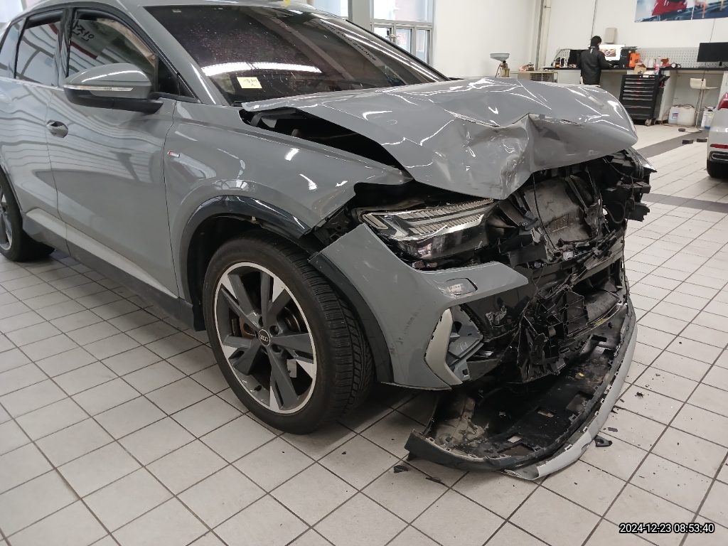 2022 Audi Q4 e-tron 40, photograph 2