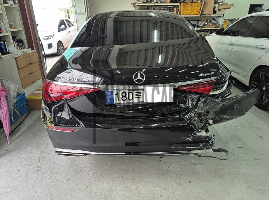 2023 Mercedes-Benz S450 4MATIC, photograph 2