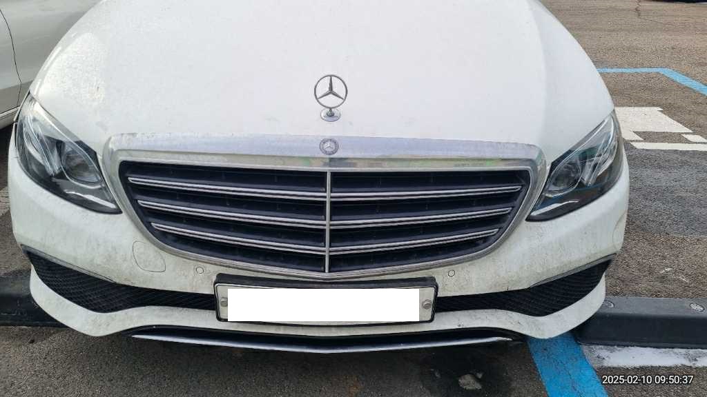 2017 Mercedes-Benz E220 d, photograph 1