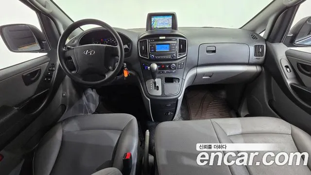 2017 Hyundai Starex 12-Seater Wagon, photograph 2