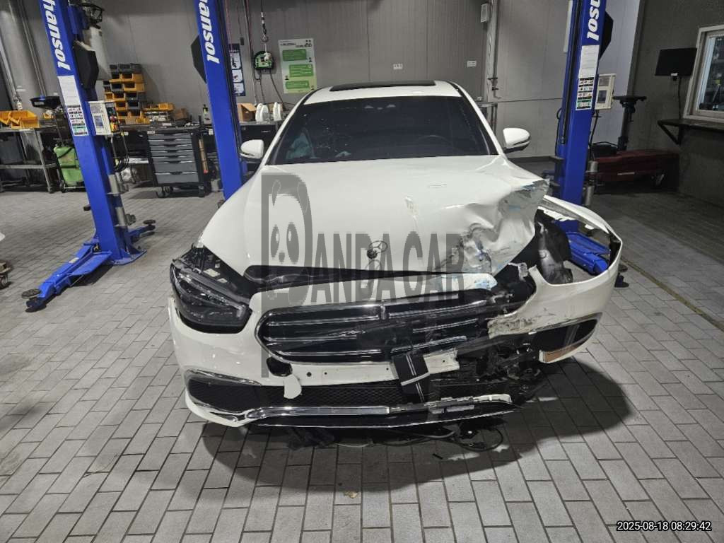 2022 Mercedes-Benz E250, photograph 1