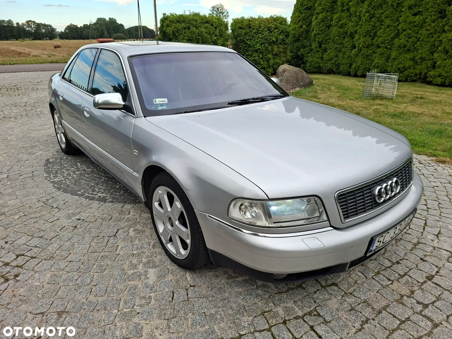 2001 Audi S8, photograph 2