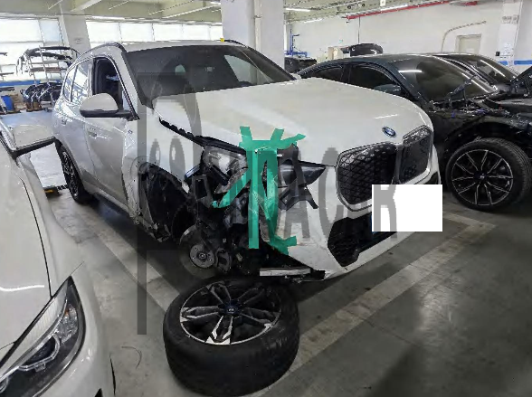 2025 BMW iX1 xDrive30, photograph 2