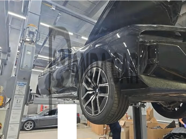 2025 BMW 740i xDrive, photograph 3