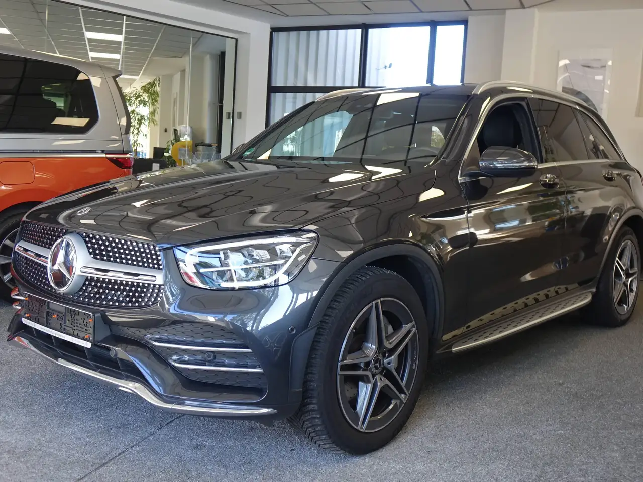 2022 Mercedes-Benz GLC 200 GLC 200 4Matic +AMG-Line+RFK+AHK+Trittbretter+, photograph 2