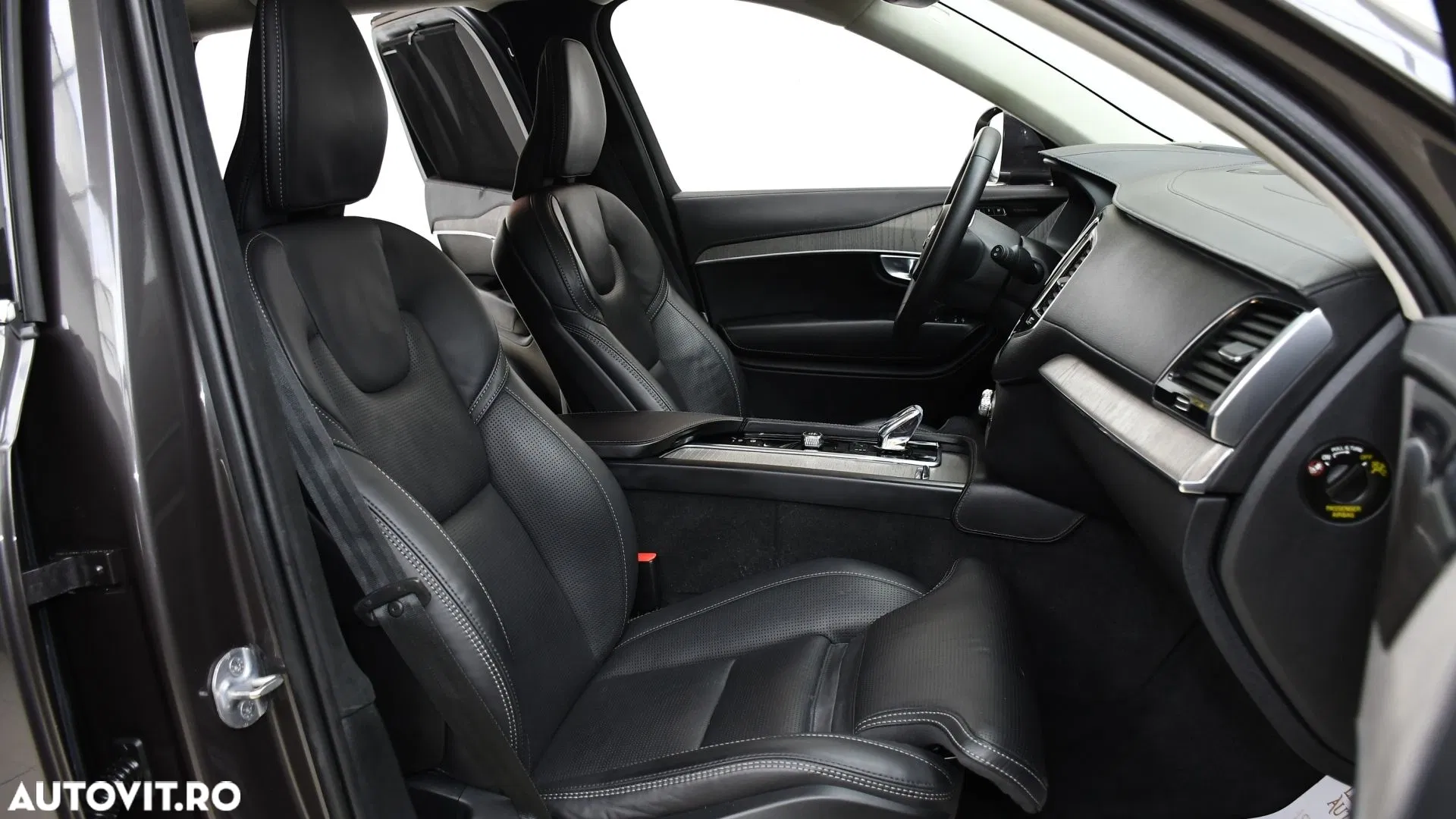 2023 Volvo XC 90 T8 AWD Recharge Ultimate Dark, photograph 8