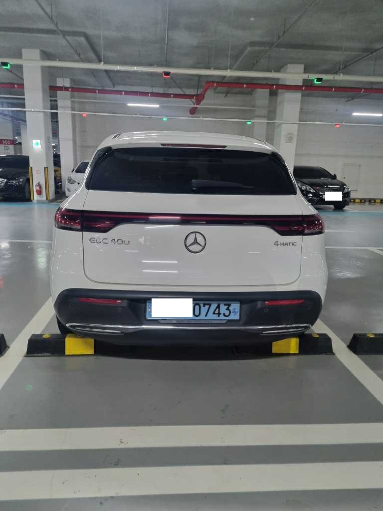 2020 Mercedes-Benz EQC 400 4MATIC, photograph 2