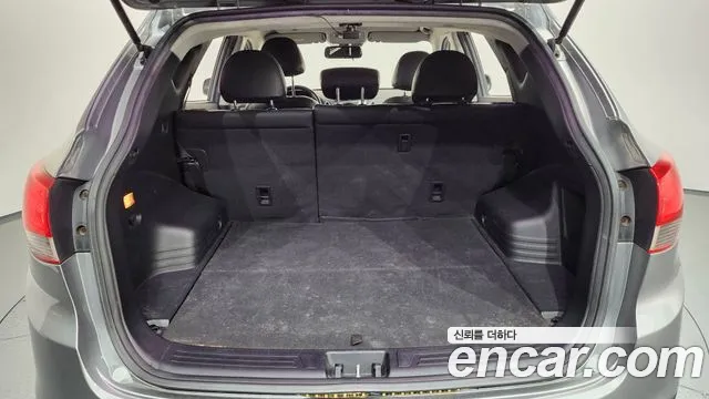 2011 Hyundai Tucson Diesel 2WD LX20, photograph 12