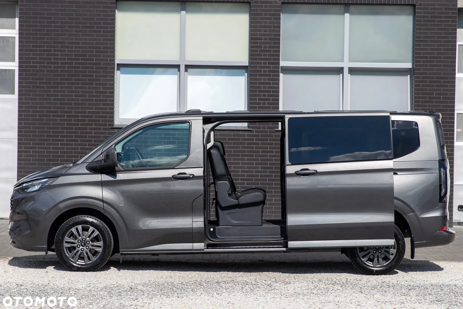 2025 Ford Tourneo Custom, photograph 7