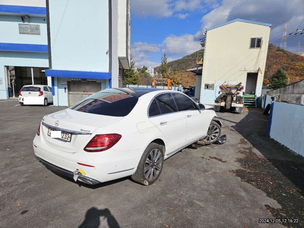 2020 Mercedes-Benz E450 4MATIC, photograph 2