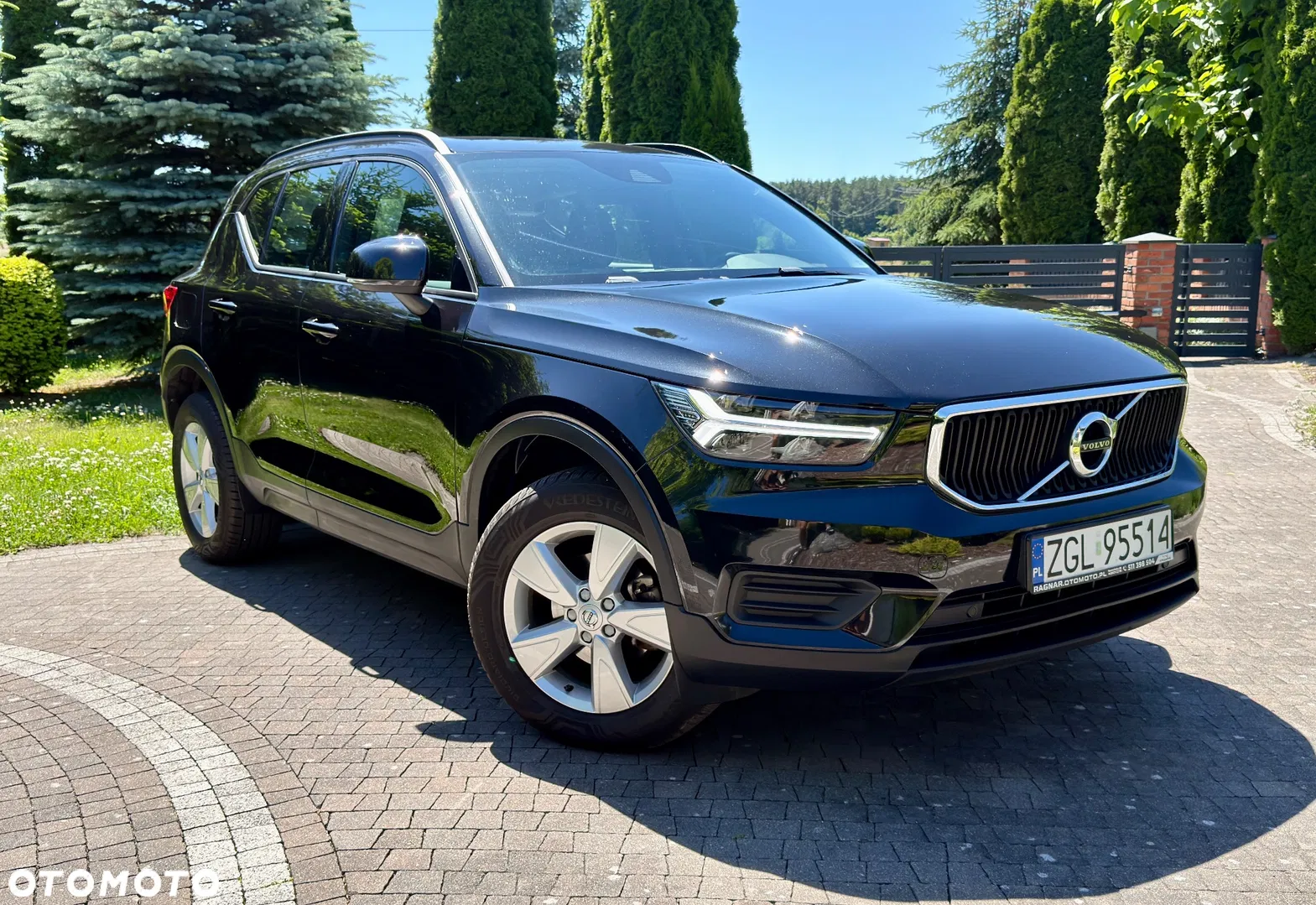 2021 Volvo XC 40 D3 Momentum, photograph 2