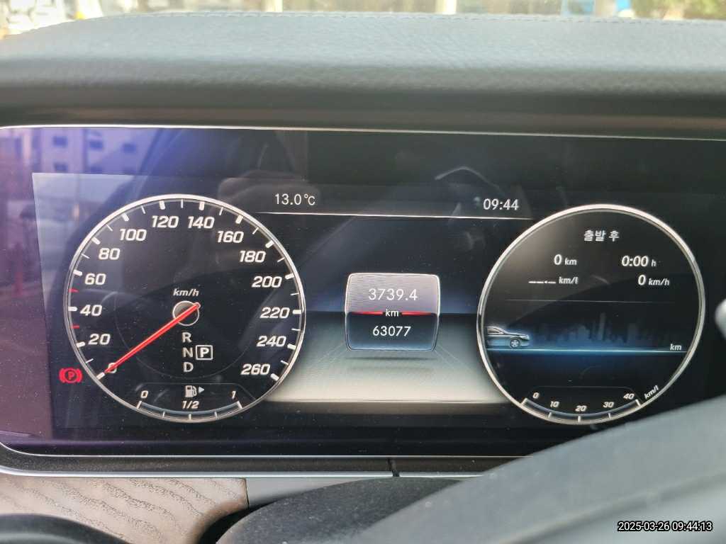 2018 Mercedes-Benz E300 4Matic, photograph 4