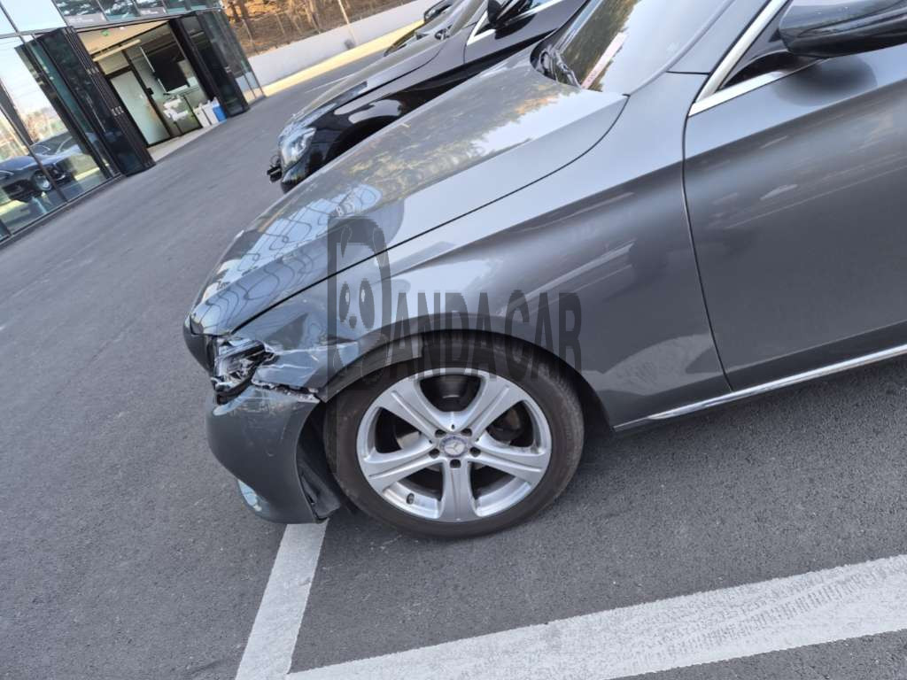 2017 Mercedes-Benz E220 d, photograph 3