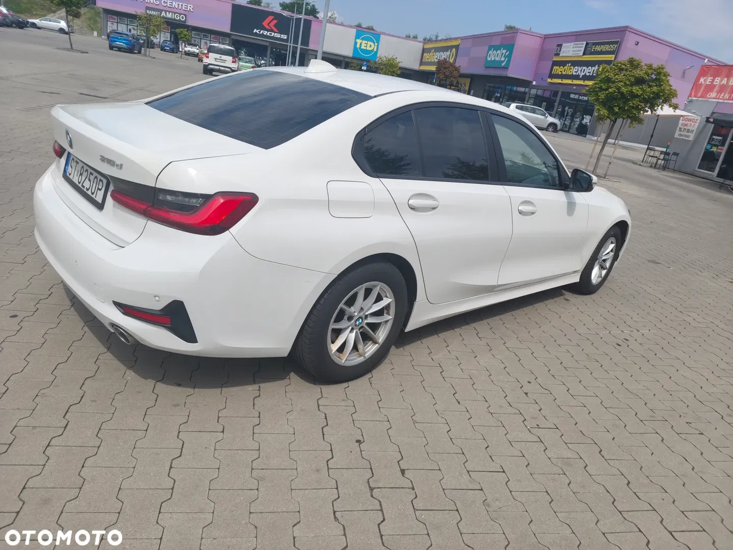 2019 BMW Seria 3 318d, photograph 3