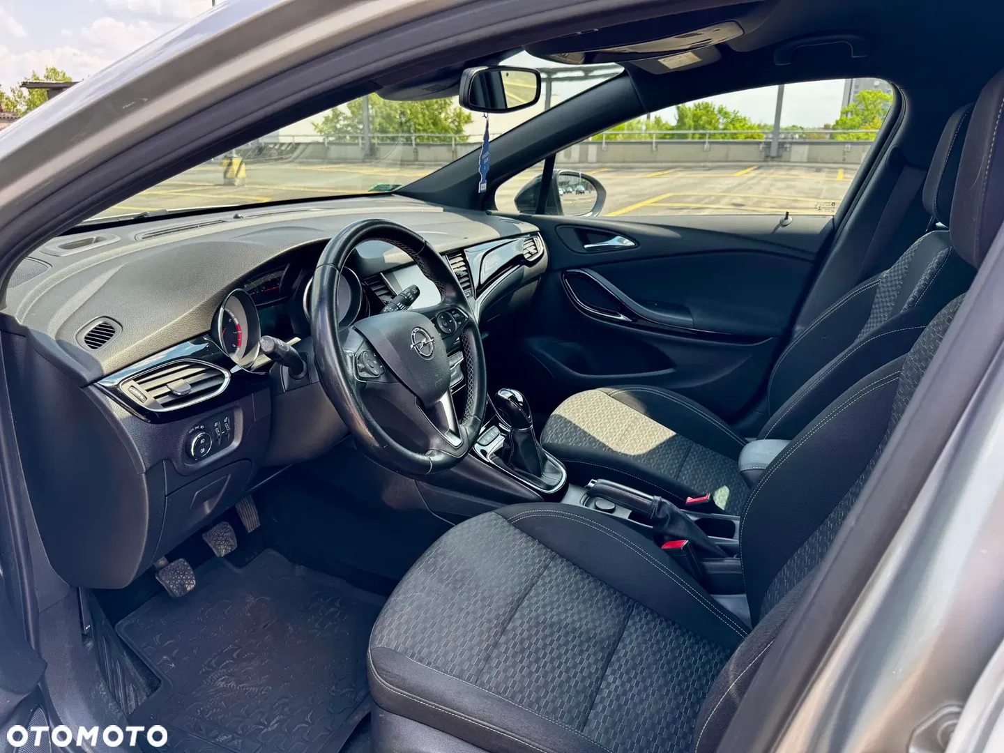 2018 Opel Astra, photograph 9