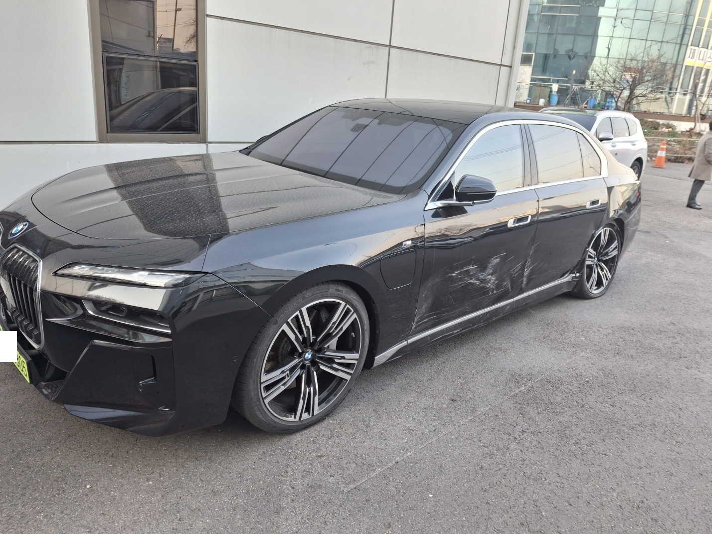 2024 BMW 750e xDrive, photograph 2