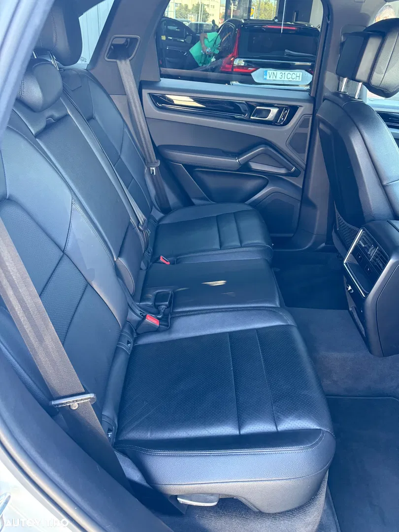 2019 Porsche Cayenne Standard, photograph 7