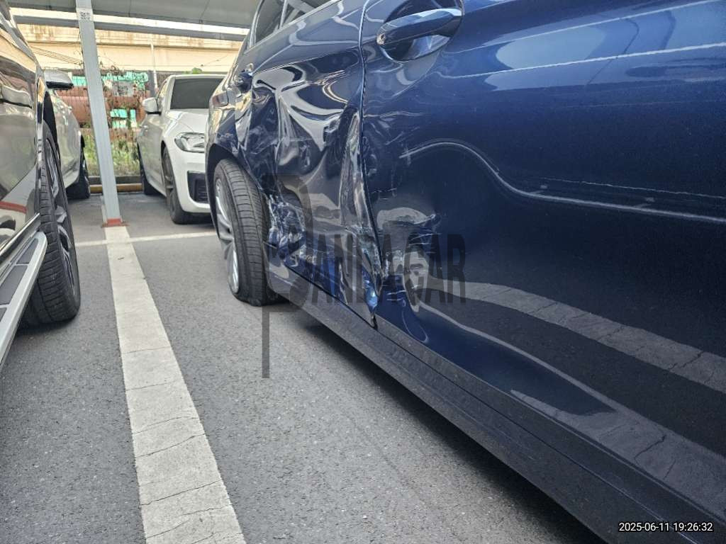 2021 BMW 523d, photograph 2