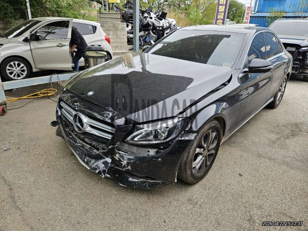 2017 Mercedes-Benz C200, photograph 5
