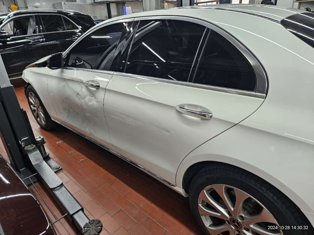 2018 Mercedes-Benz E300 4Matic, photograph 4