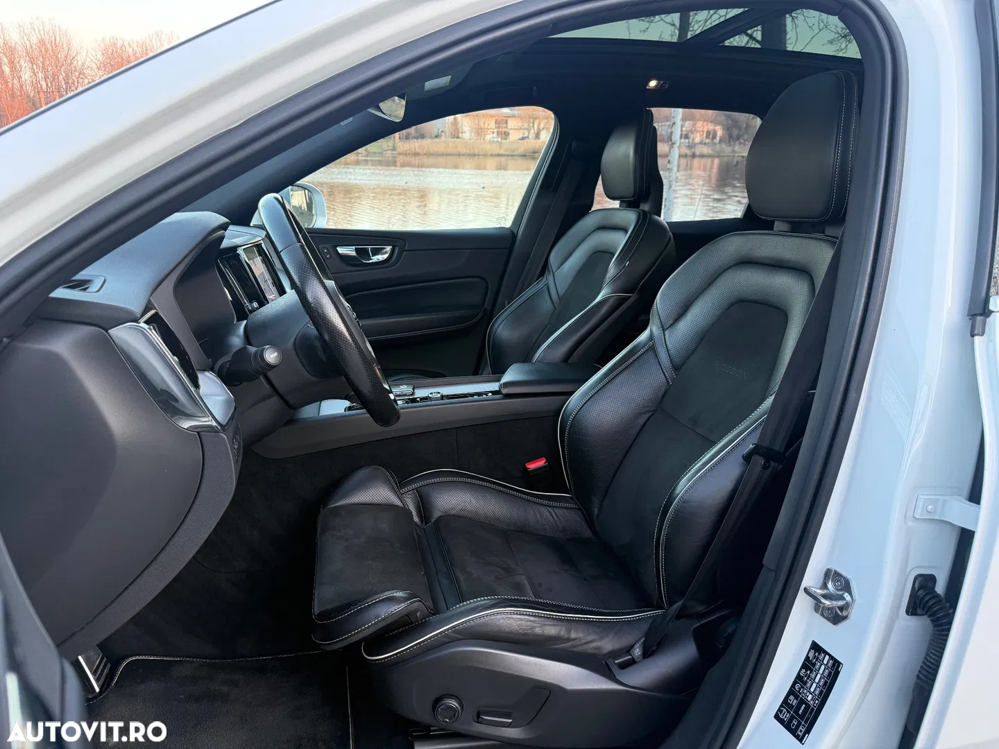 2018 Volvo XC 60 T8 Twin Engine AWD R-Design, photograph 8