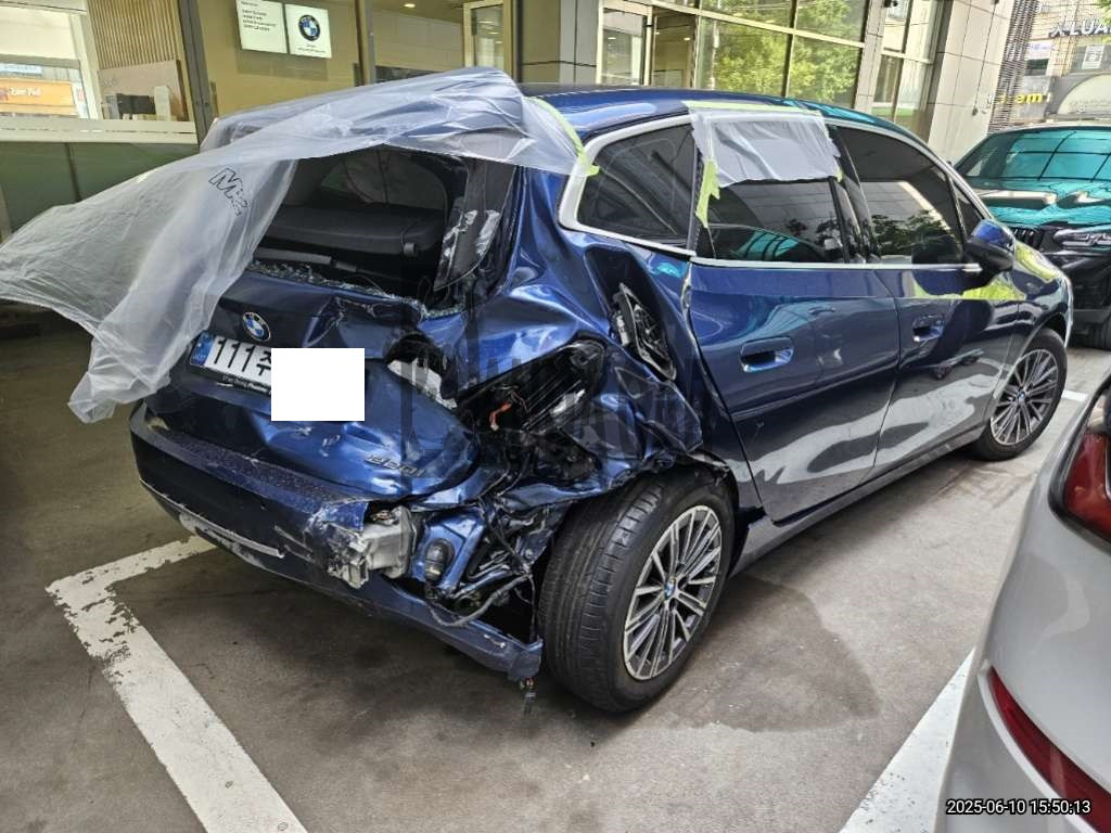 2025 BMW 220i Active Tourer, photograph 3