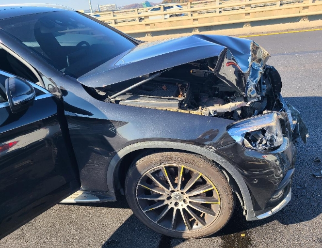 2019 Mercedes-Benz GLC300 4Matic, photograph 2