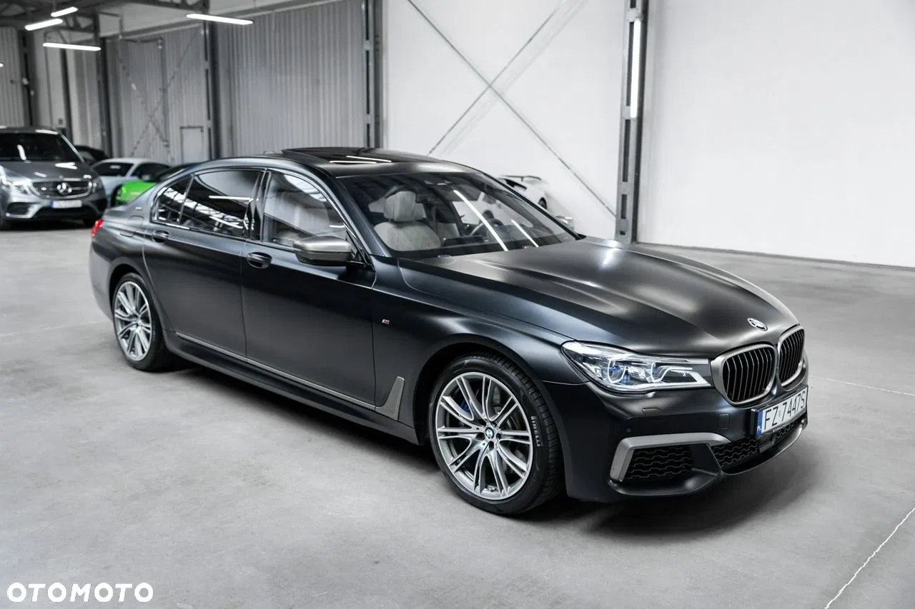 2018 BMW Seria 7 M760Li xDrive, photograph 3