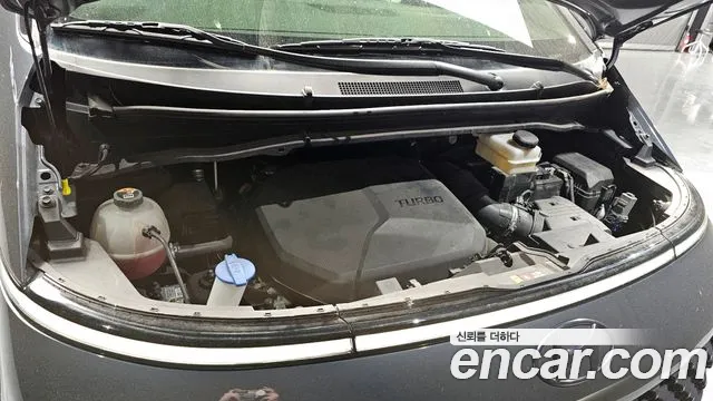 2023 Hyundai Staria Lounge 9-Seater, photograph 6
