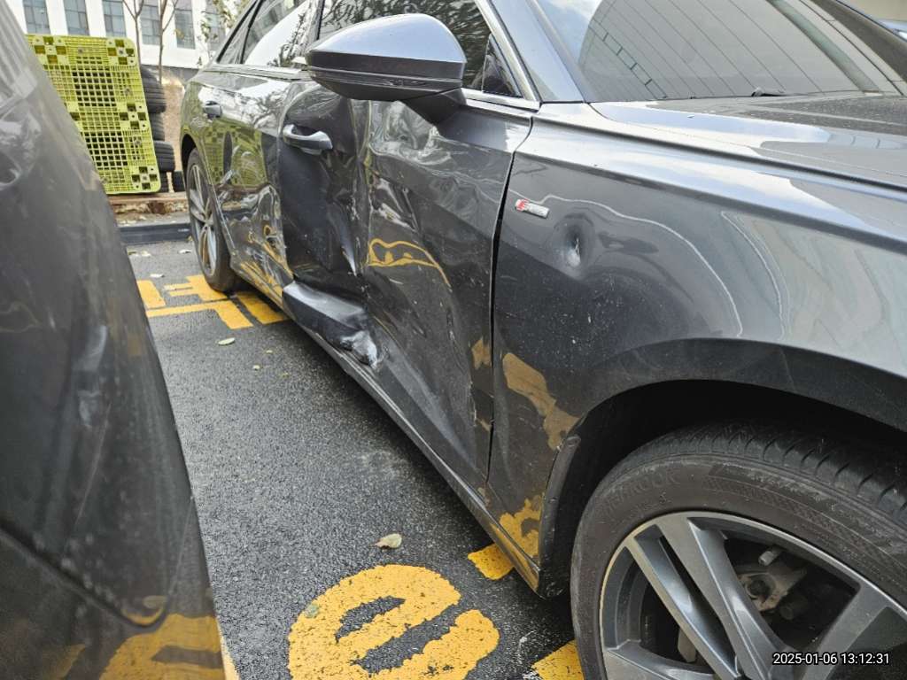 2022 Audi A6 40 TDI, photograph 2
