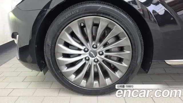 2018 Genesis EQ900 5.0 GDI AWD, photograph 2