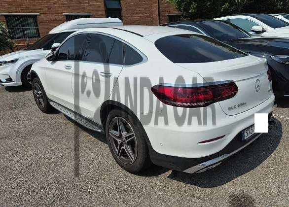 2023 Mercedes-Benz GLC300 e 4MATIC Coupe, photograph 3
