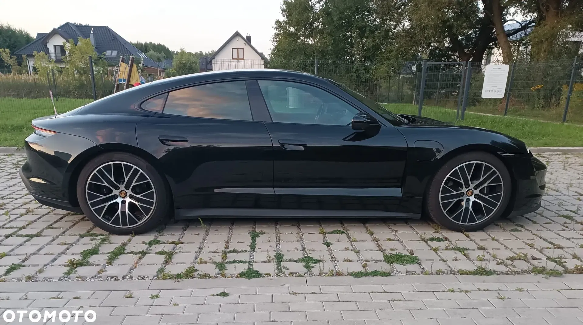 2023 Porsche Taycan, photograph 8