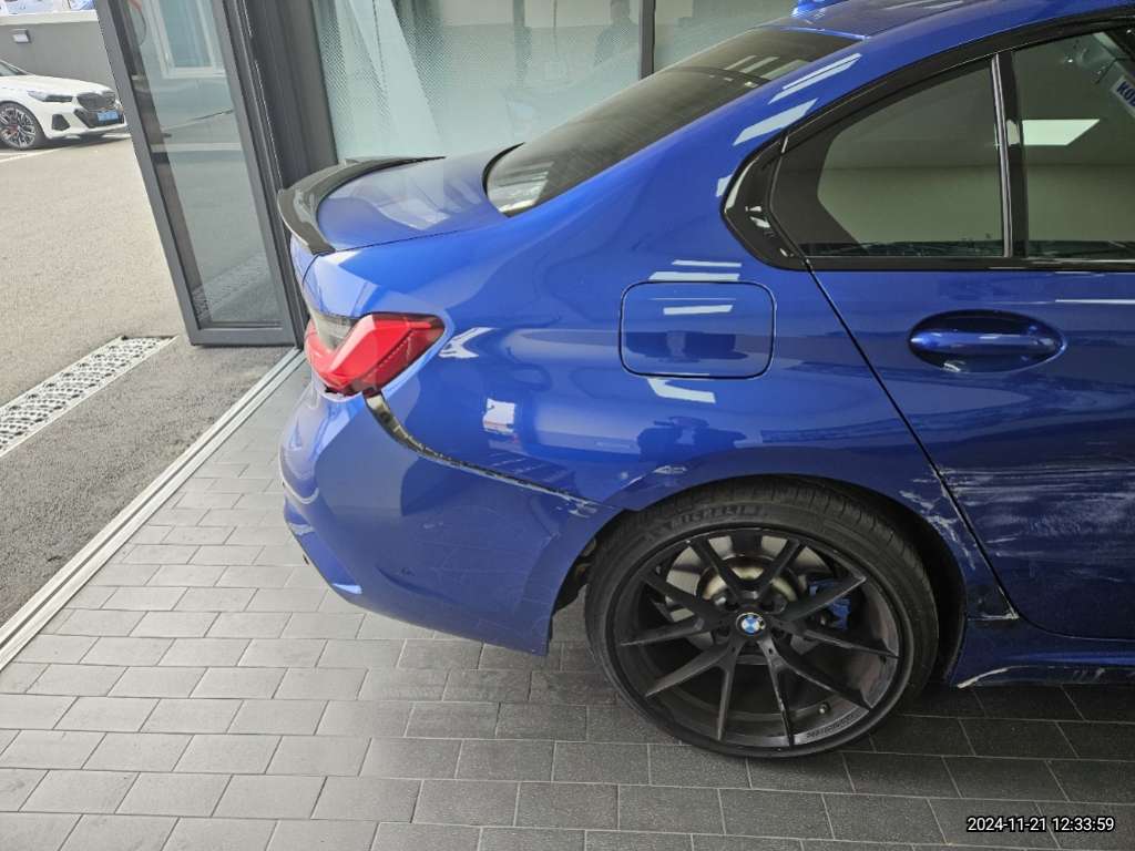 2019 BMW 330i M Sport Package, photograph 4