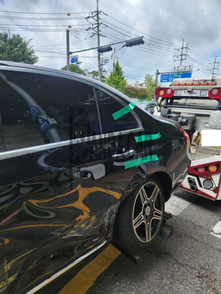 2019 Mercedes-Benz E300 4Matic, photograph 2