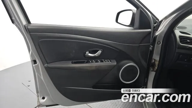 Renault-KoreaSamsung SM3 SE Plus — photo 1 of 31