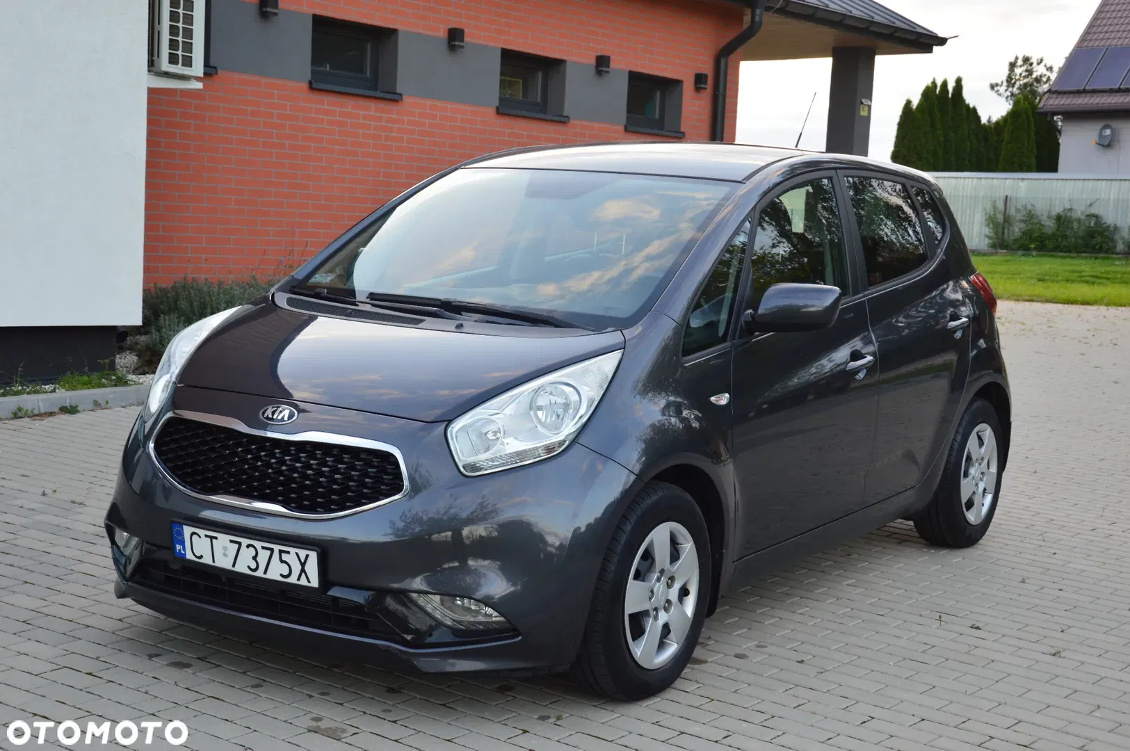 Kia Venga 1.4 L — photo 1 of 26