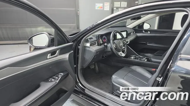 Kia K5 2.0 — photo 1 of 20